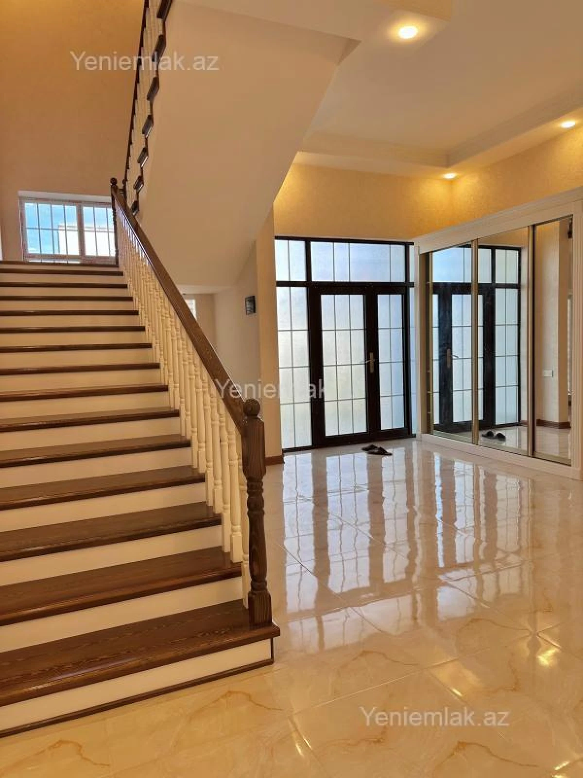 Satılır 6 otaqlı həyət evi 330 m²