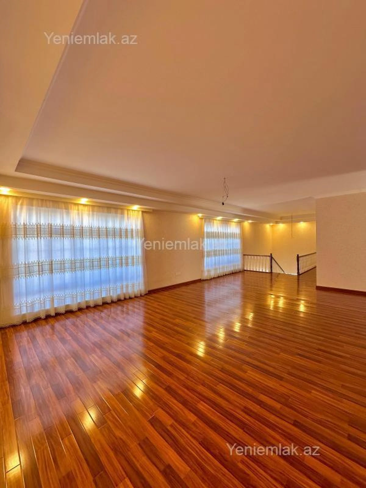 Satılır 6 otaqlı həyət evi 330 m²