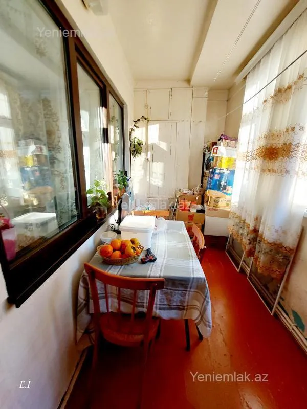 Satılır 3 otaqlı köhnə tikili 70 m²