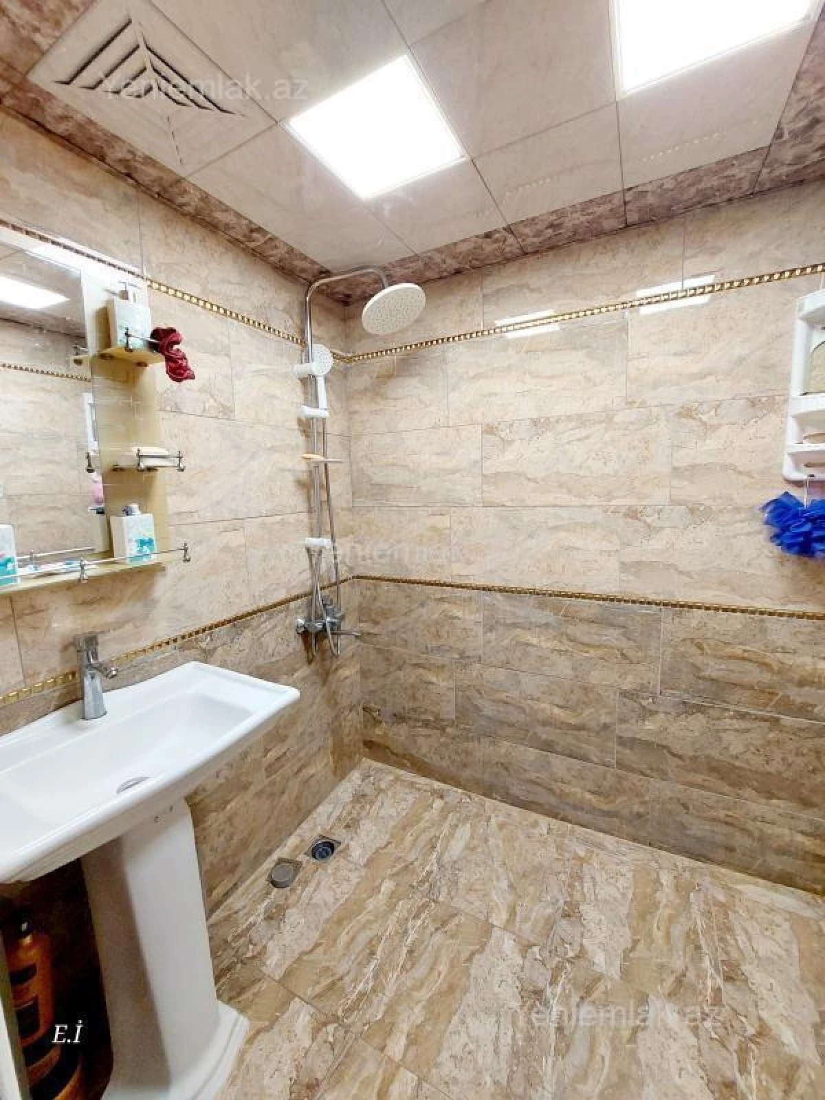 Satılır 3 otaqlı köhnə tikili 70 m²