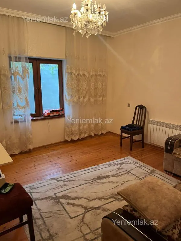 Satılır 6 otaqlı həyət evi 234 m²