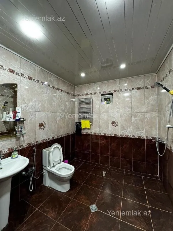 Satılır 7 otaqlı həyət evi 200 m²