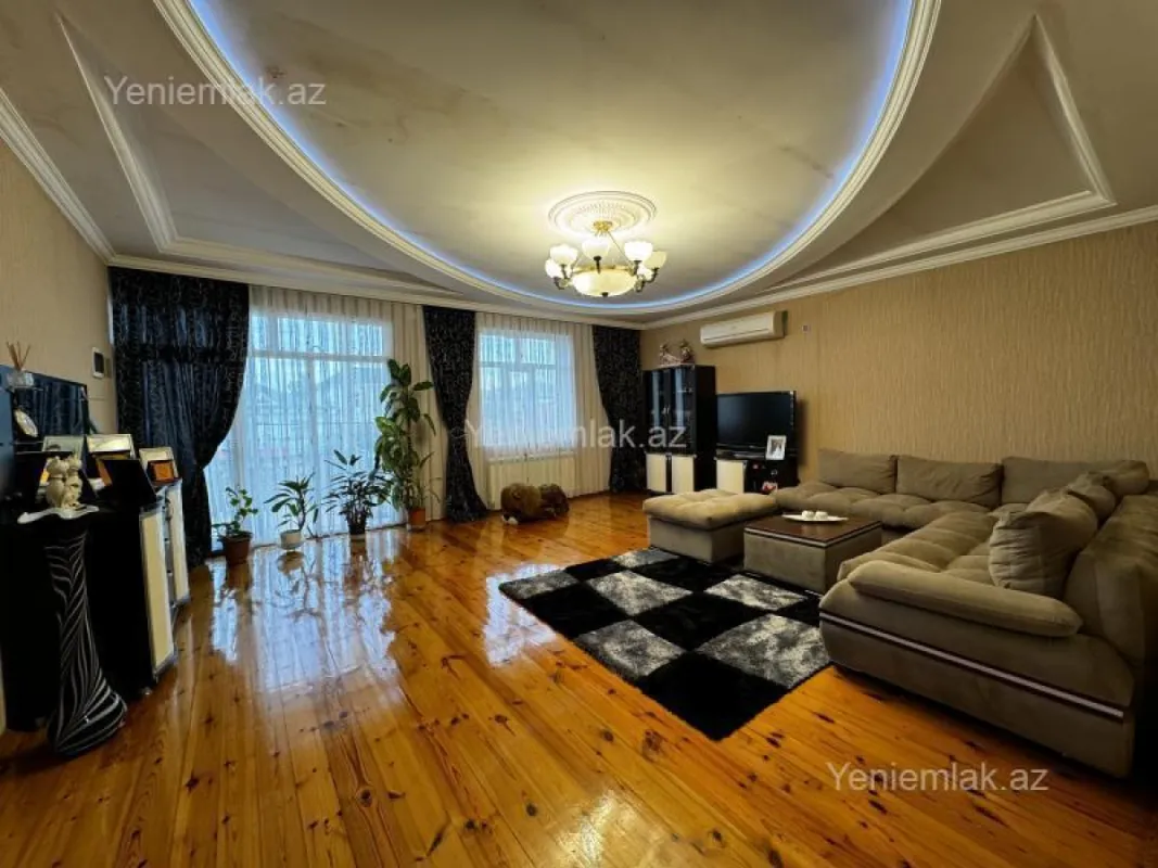 Satılır 7 otaqlı həyət evi 200 m²