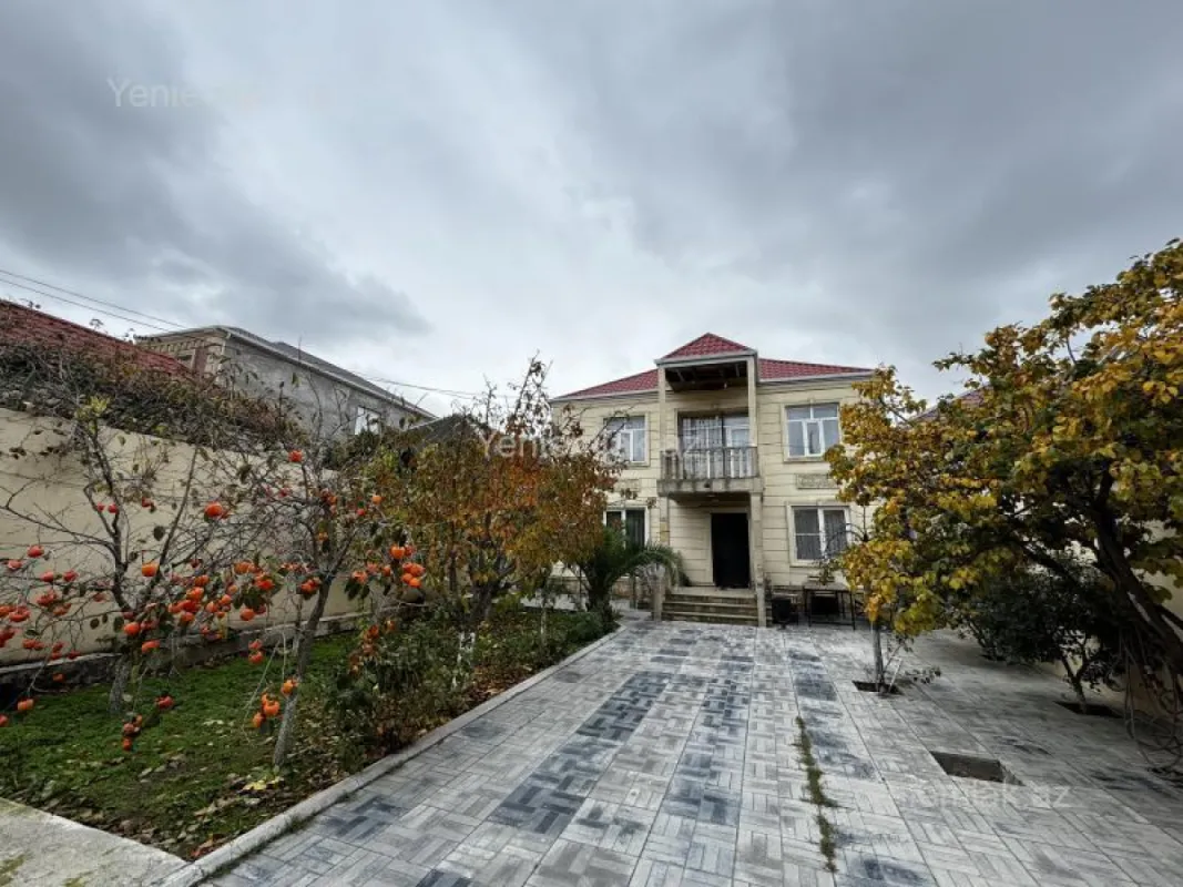 Satılır 7 otaqlı həyət evi 200 m²