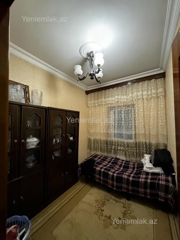 Satılır 7 otaqlı həyət evi 200 m²