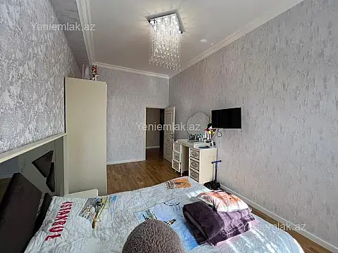 Satılır 3 otaqlı yeni tikili 100 m²