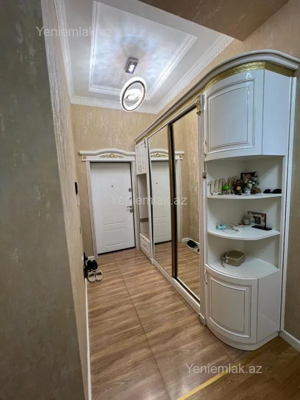 Satılır 3 otaqlı yeni tikili 100 m²