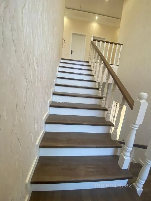 Satılır 7 otaqlı həyət evi 260 m²