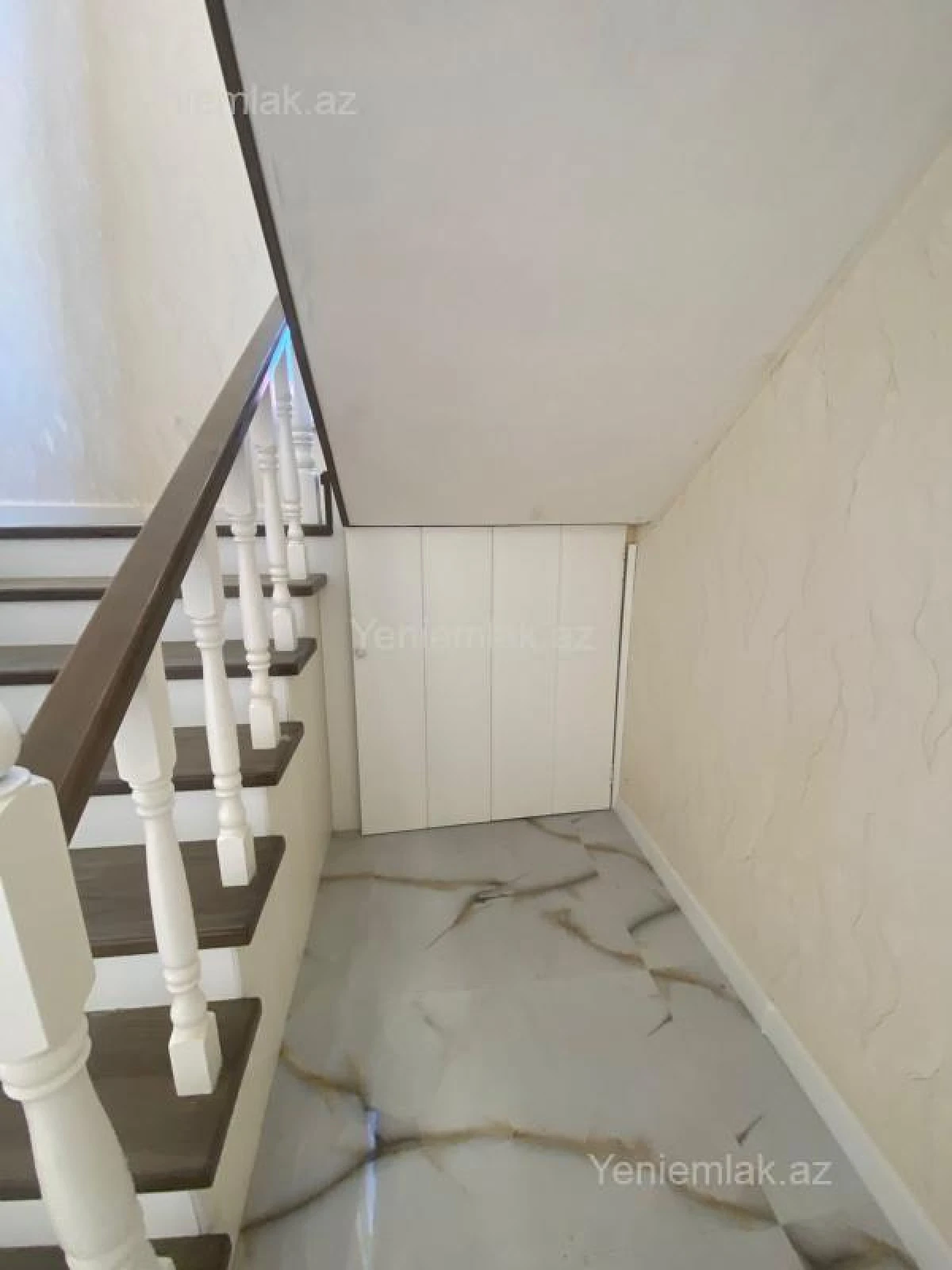 Satılır 7 otaqlı həyət evi 260 m²