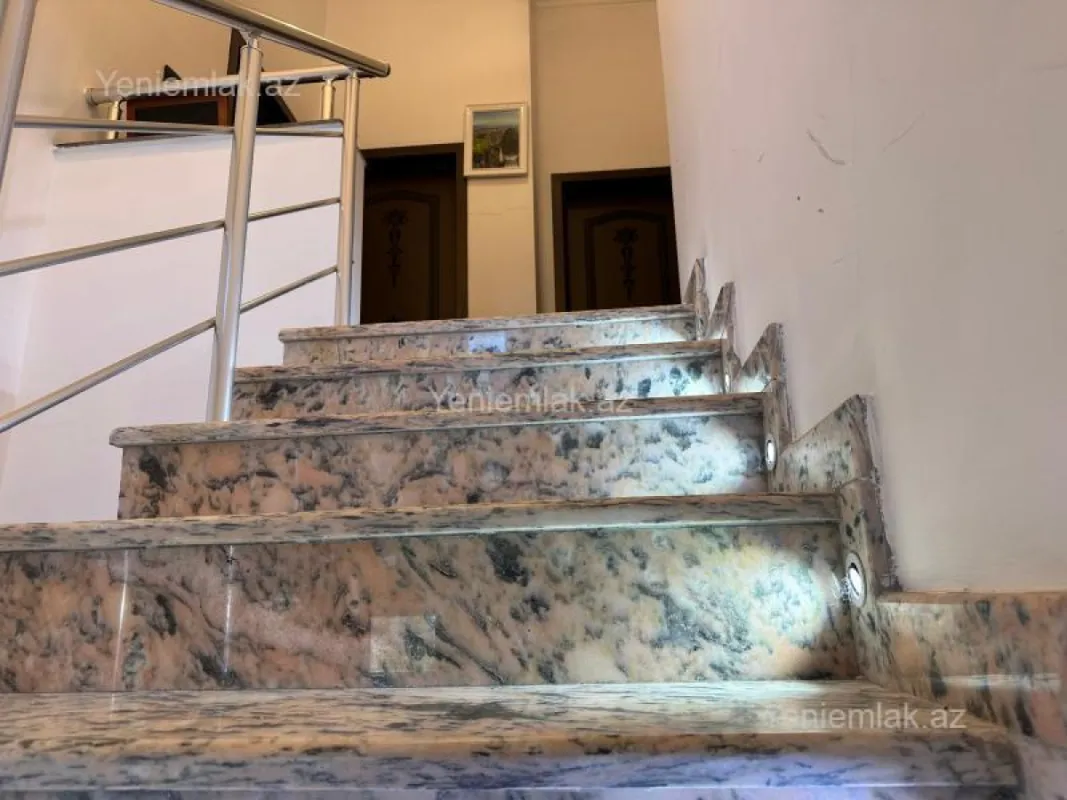 Satılır 7 otaqlı həyət evi 130 m²