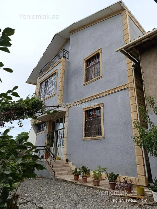 Satılır 5 otaqlı həyət evi 250 m²