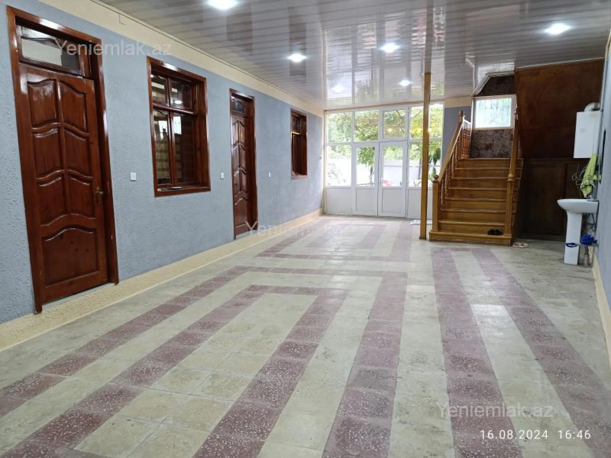 Satılır 5 otaqlı həyət evi 250 m²