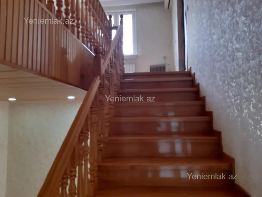 Satılır 6 otaqlı həyət evi 240 m²