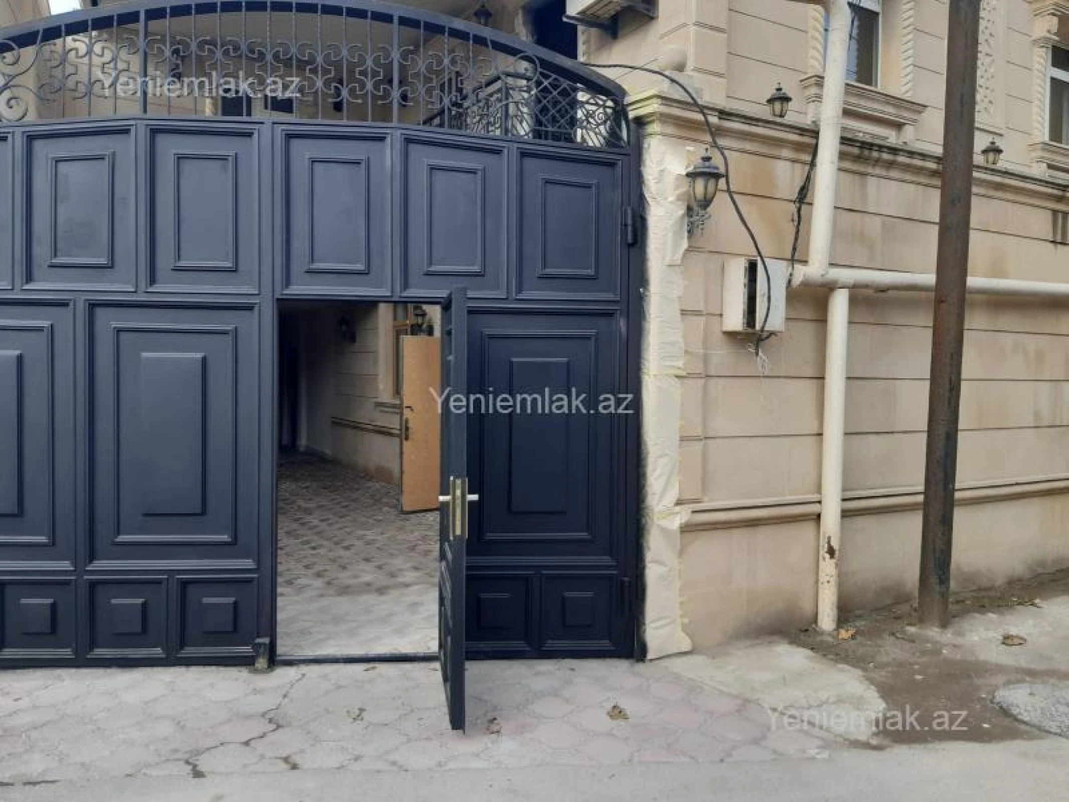 Satılır 6 otaqlı həyət evi 240 m²