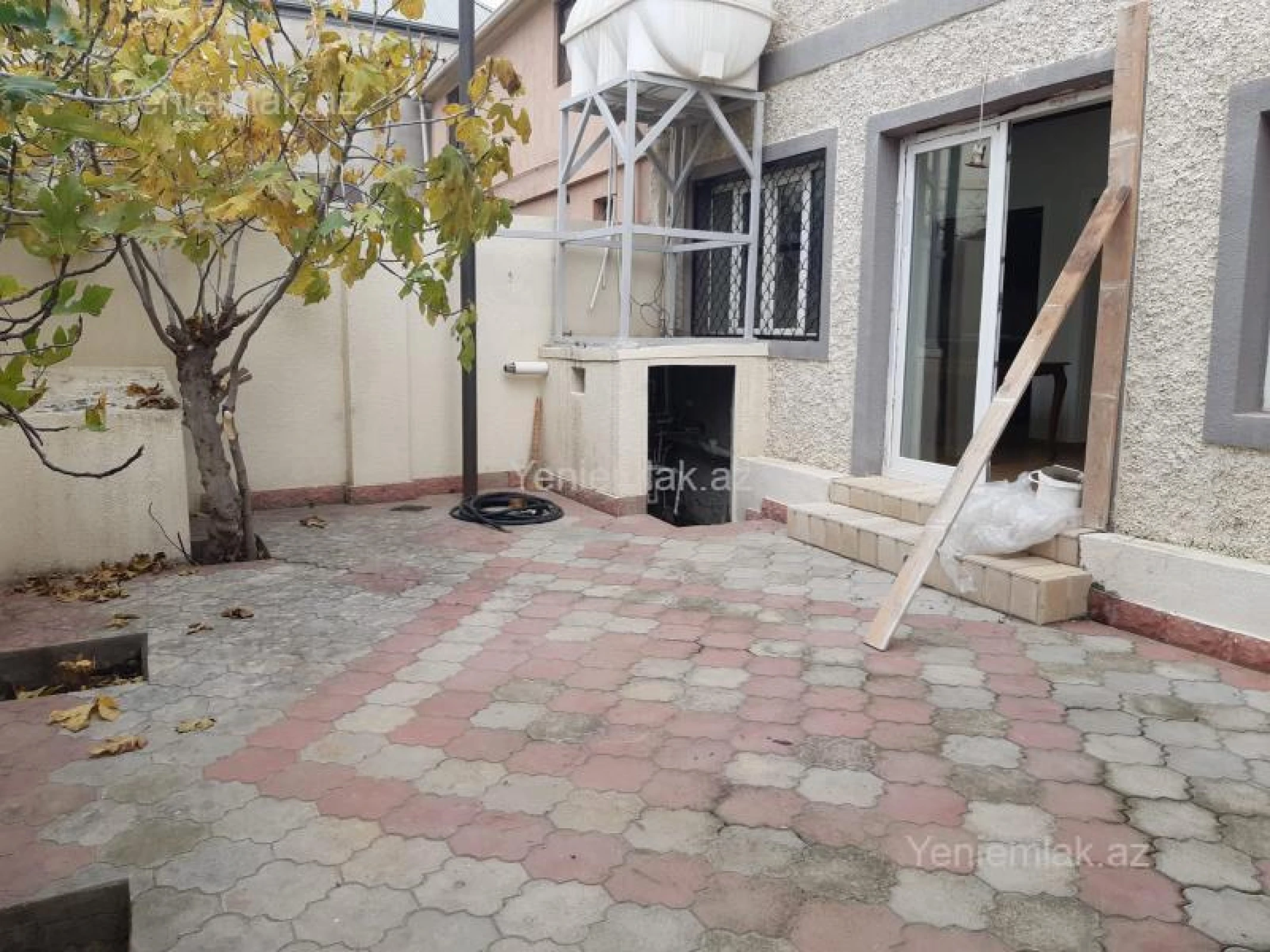 Satılır 6 otaqlı həyət evi 240 m²