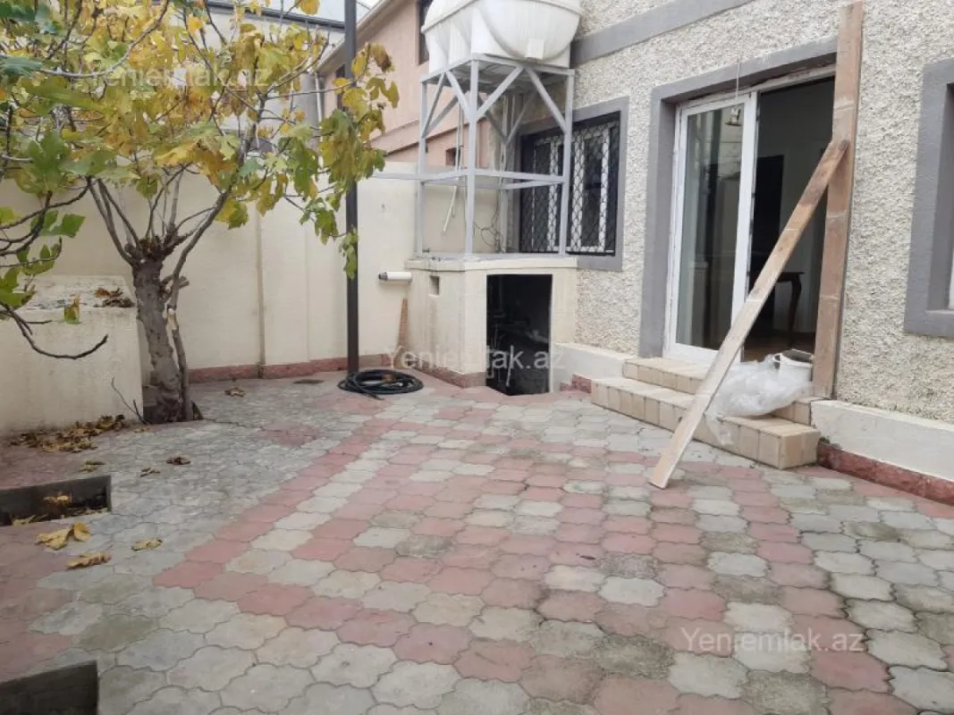 Satılır 6 otaqlı həyət evi 240 m²
