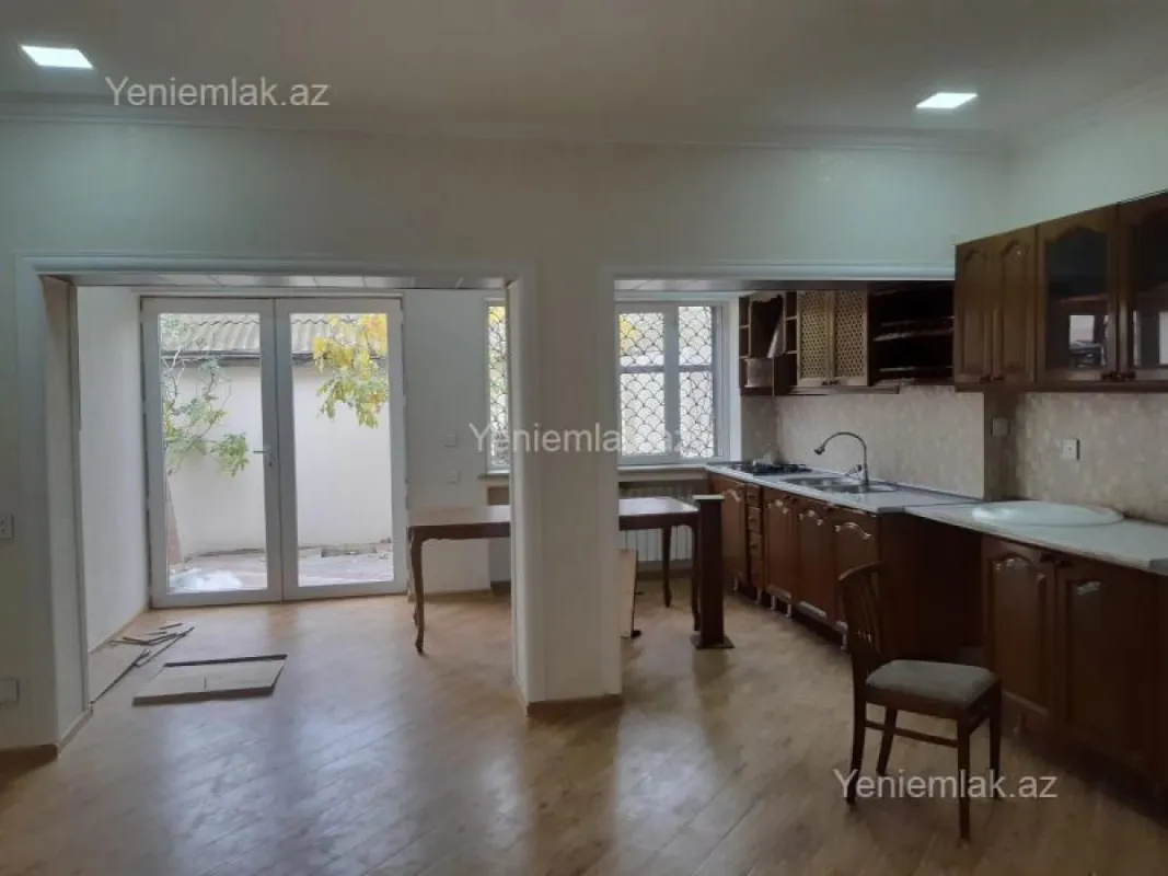 Satılır 6 otaqlı həyət evi 240 m²