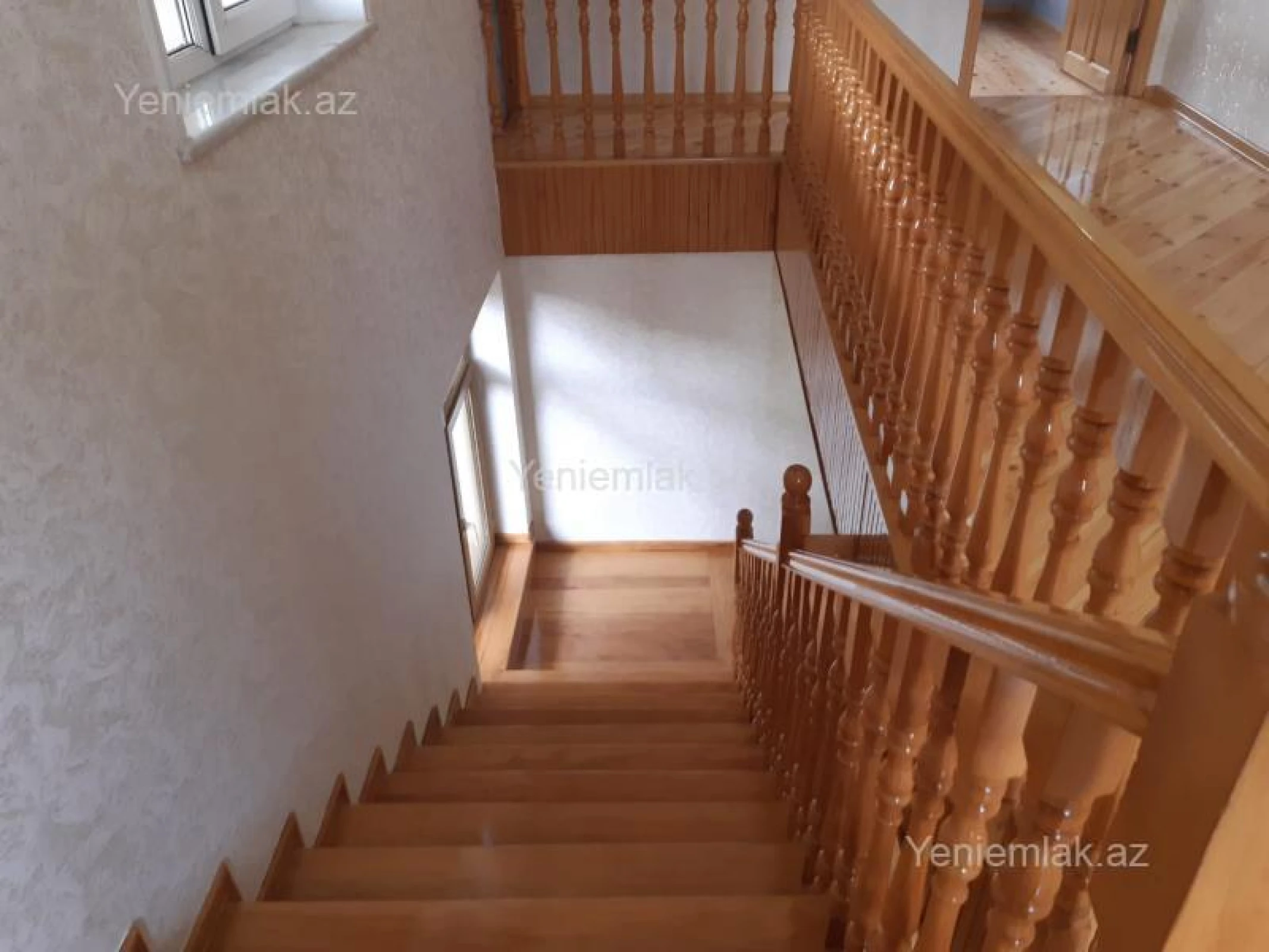 Satılır 6 otaqlı həyət evi 240 m²