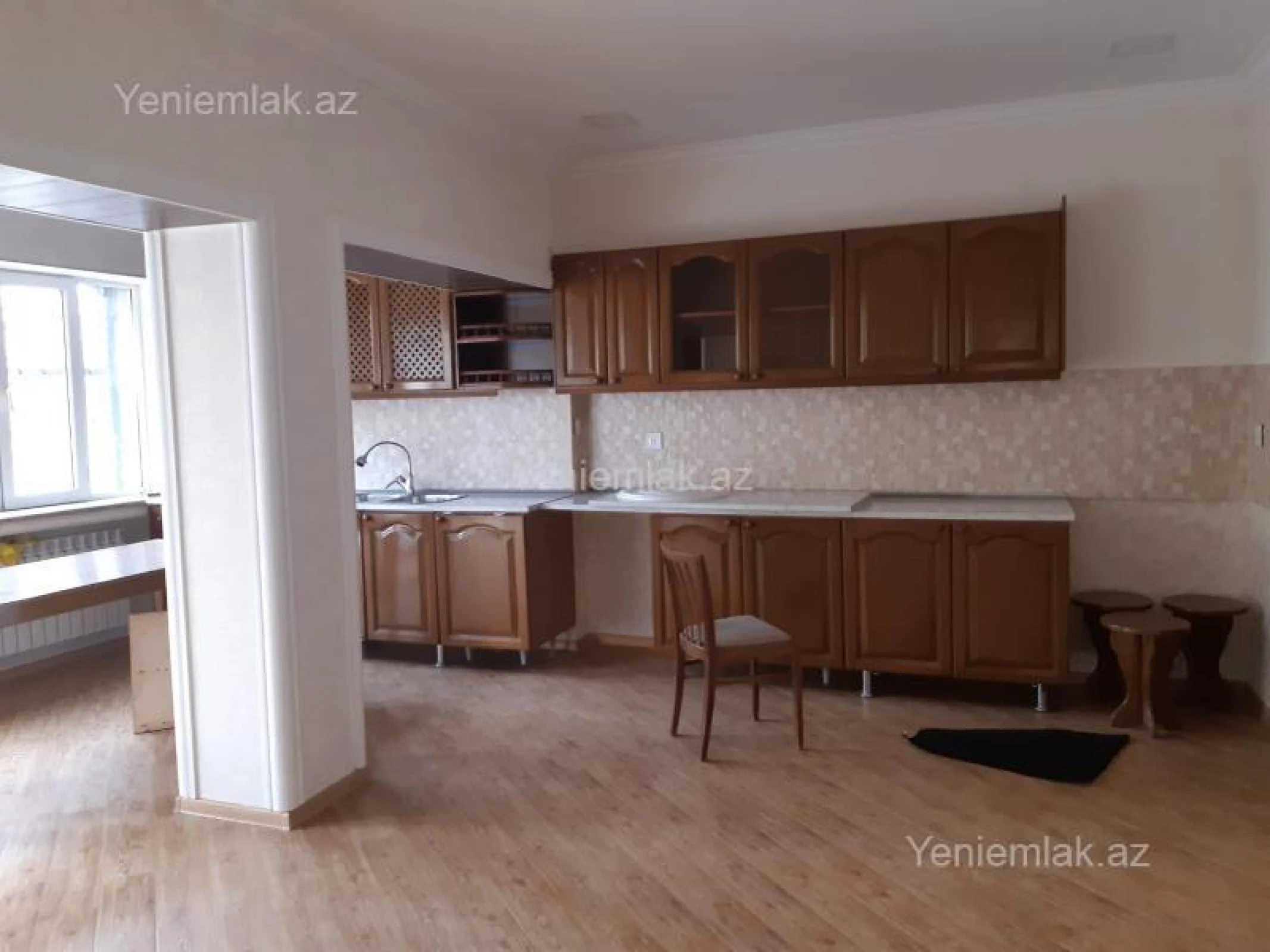 Satılır 6 otaqlı həyət evi 240 m²