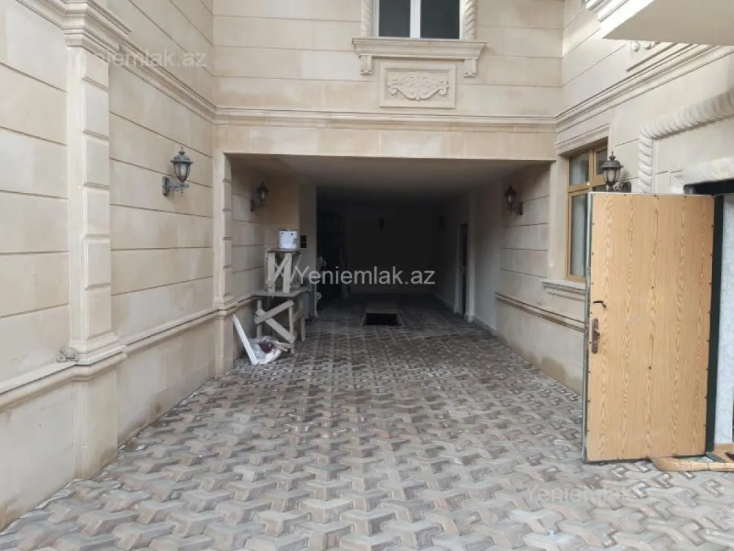 Satılır 6 otaqlı həyət evi 240 m²