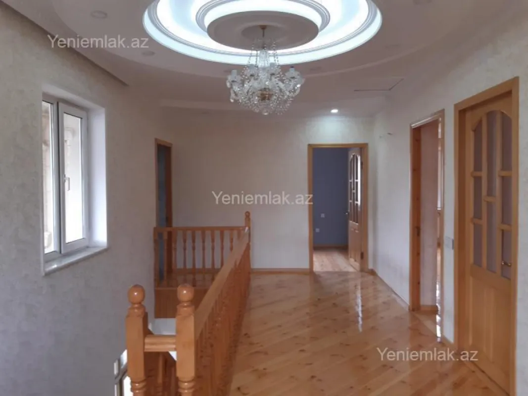Satılır 6 otaqlı həyət evi 240 m²