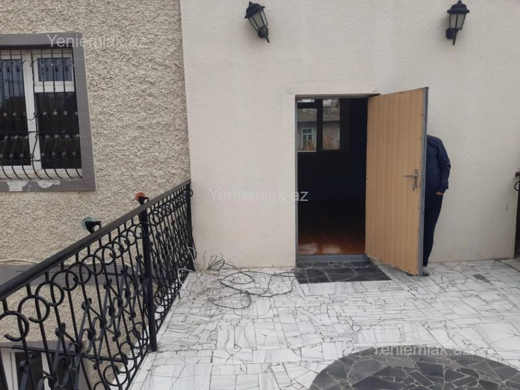 Satılır 6 otaqlı həyət evi 240 m²