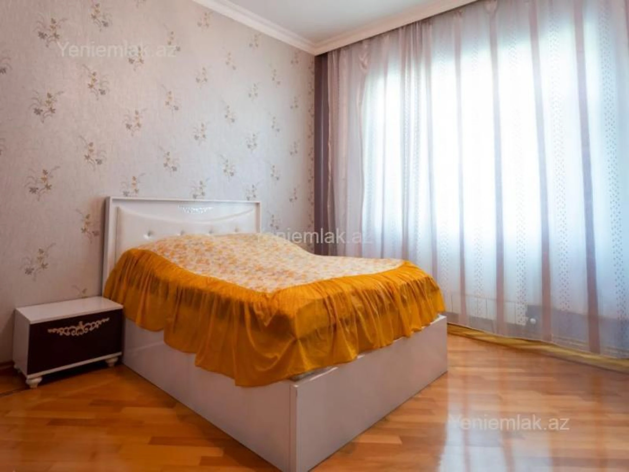 Satılır 9 otaqlı həyət evi 600 m²
