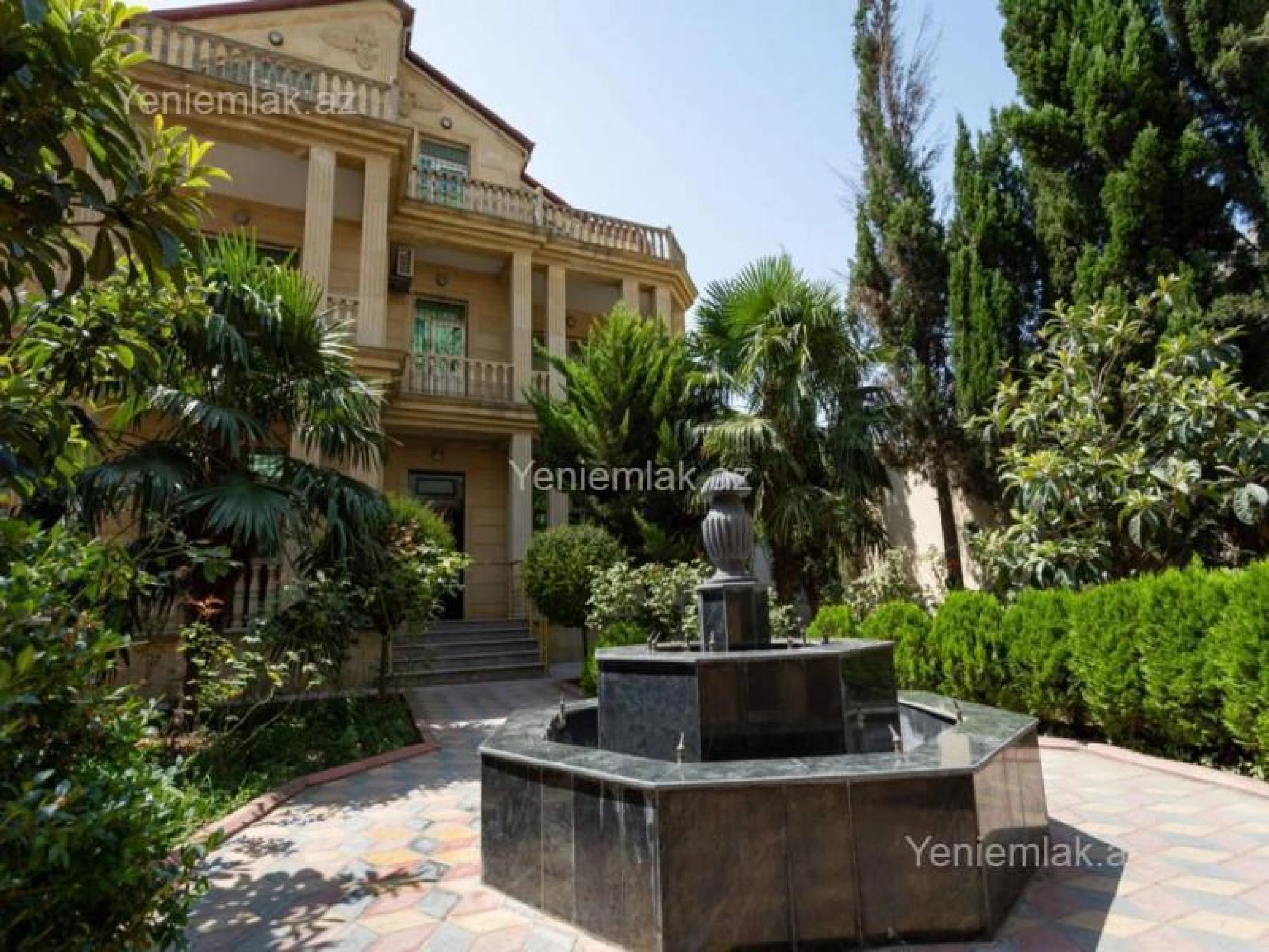 Satılır 9 otaqlı həyət evi 600 m²