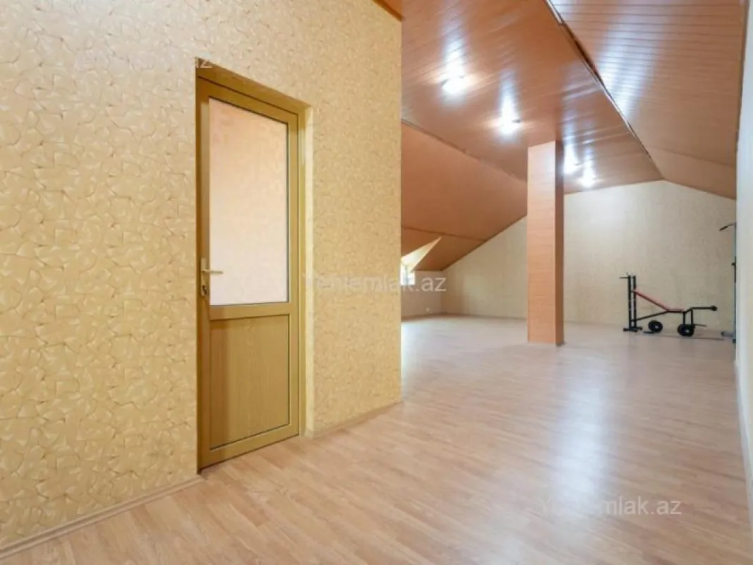Satılır 9 otaqlı həyət evi 600 m²