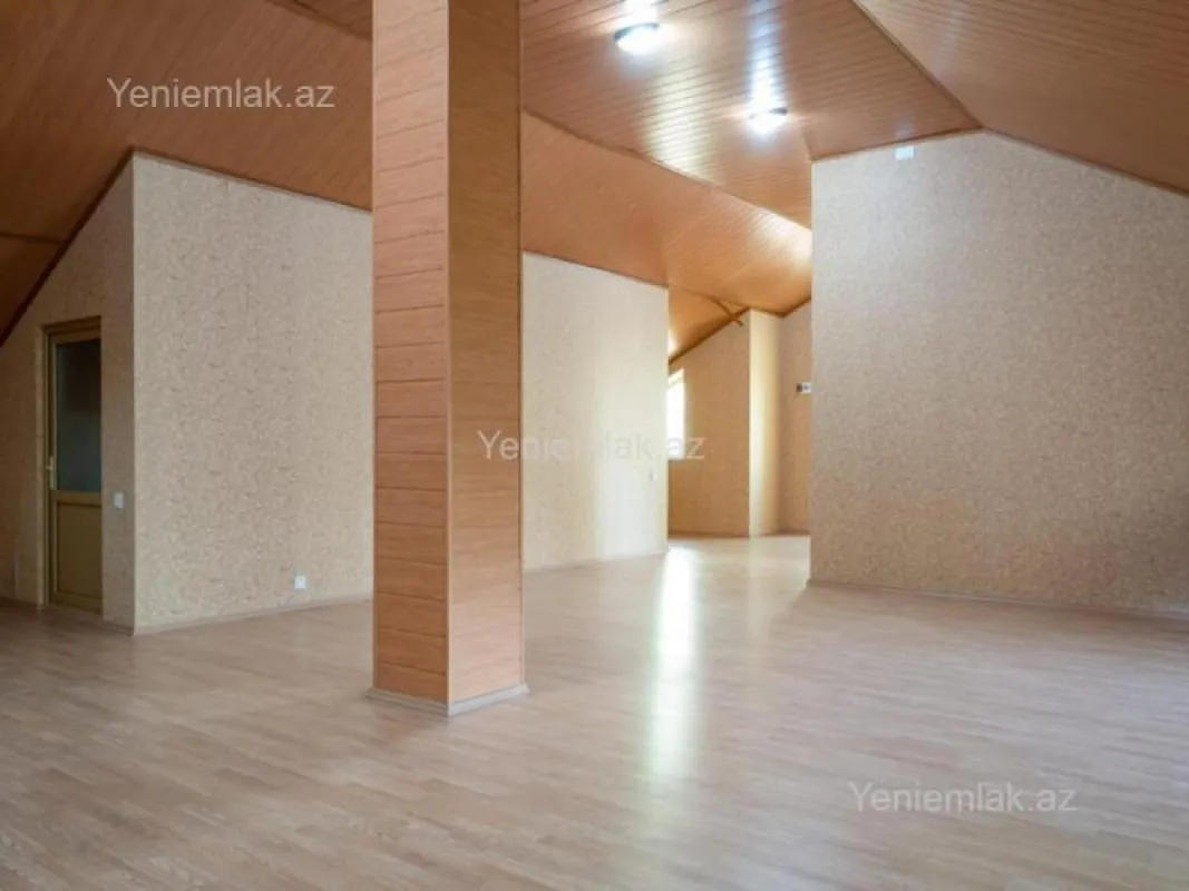 Satılır 9 otaqlı həyət evi 600 m²