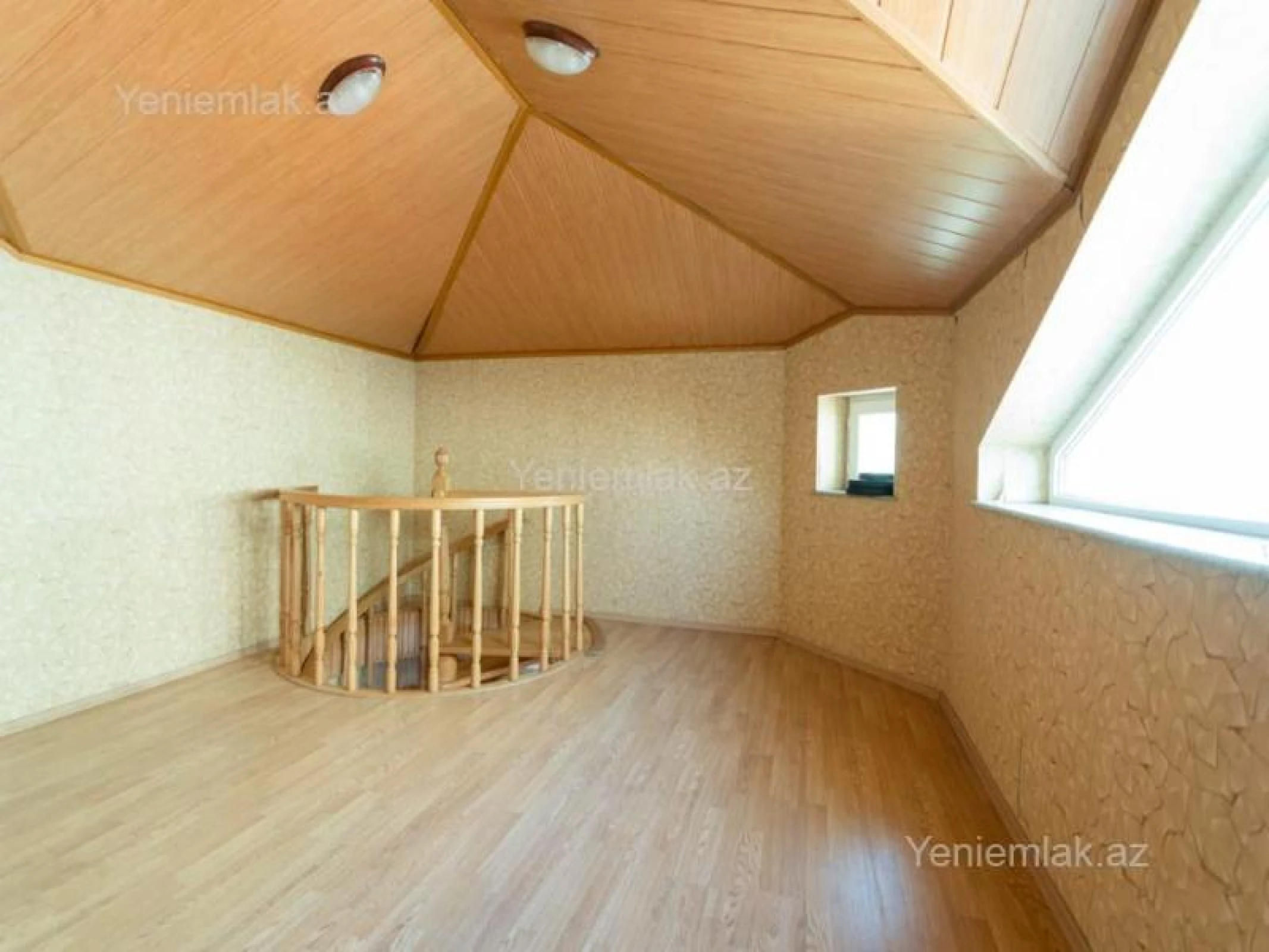 Satılır 9 otaqlı həyət evi 600 m²