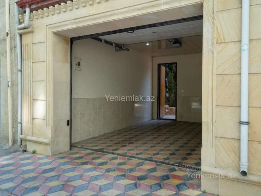 Satılır 9 otaqlı həyət evi 600 m²