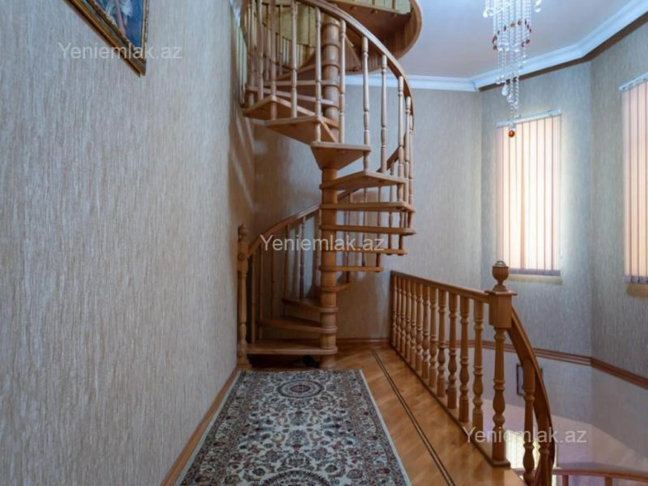 Satılır 9 otaqlı həyət evi 600 m²