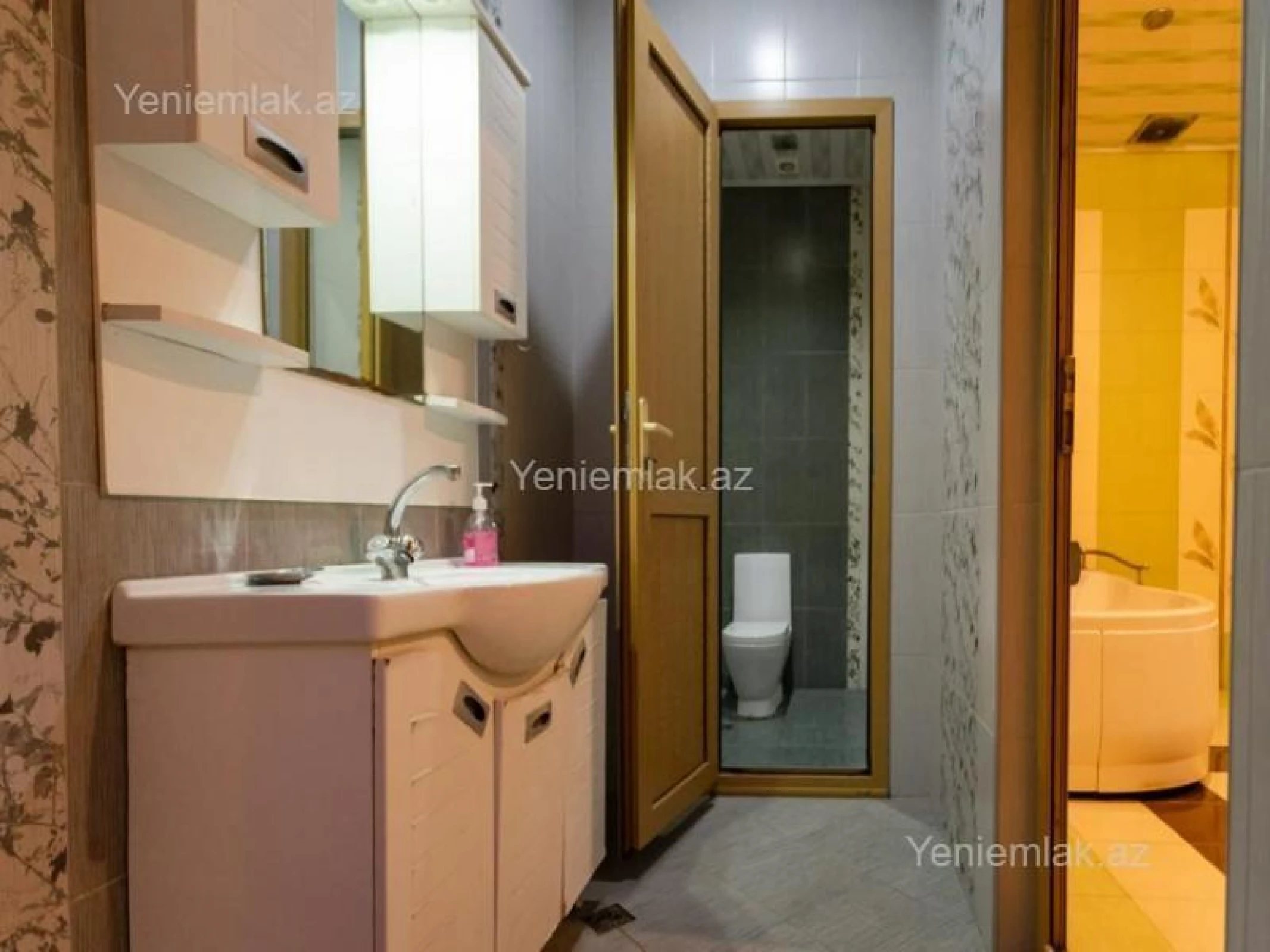 Satılır 9 otaqlı həyət evi 600 m²