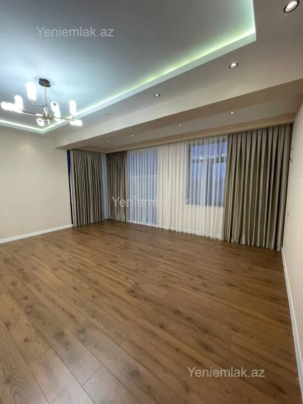 Satılır 3 otaqlı yeni tikili 130 m²