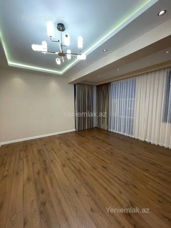 Satılır 3 otaqlı yeni tikili 130 m²