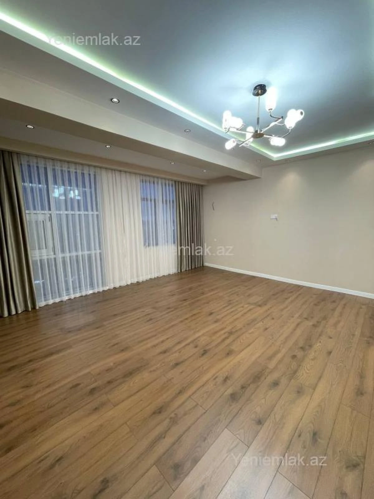 Satılır 3 otaqlı yeni tikili 130 m²