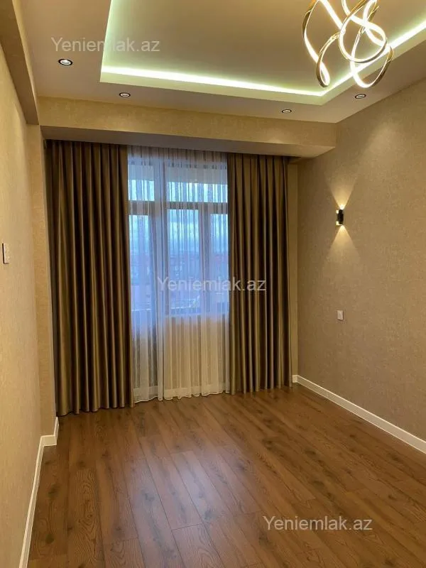 Satılır 3 otaqlı yeni tikili 130 m²