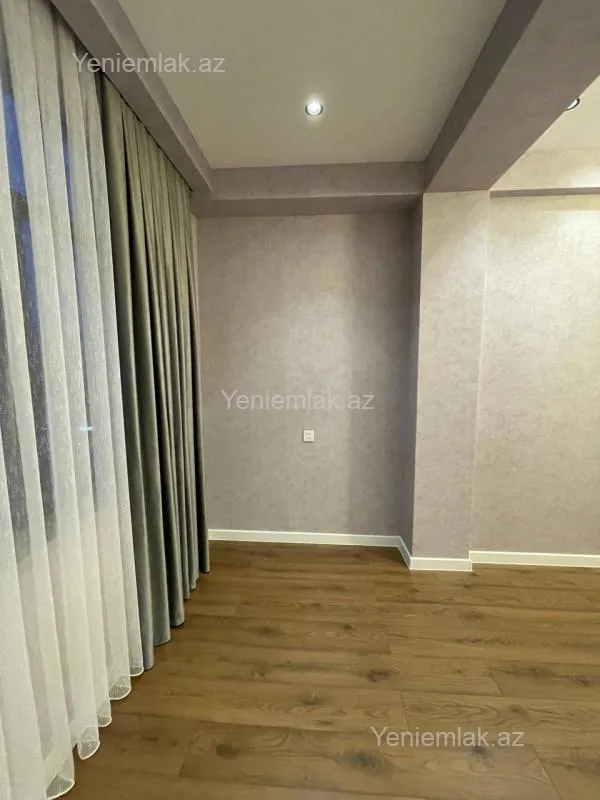Satılır 3 otaqlı yeni tikili 130 m²