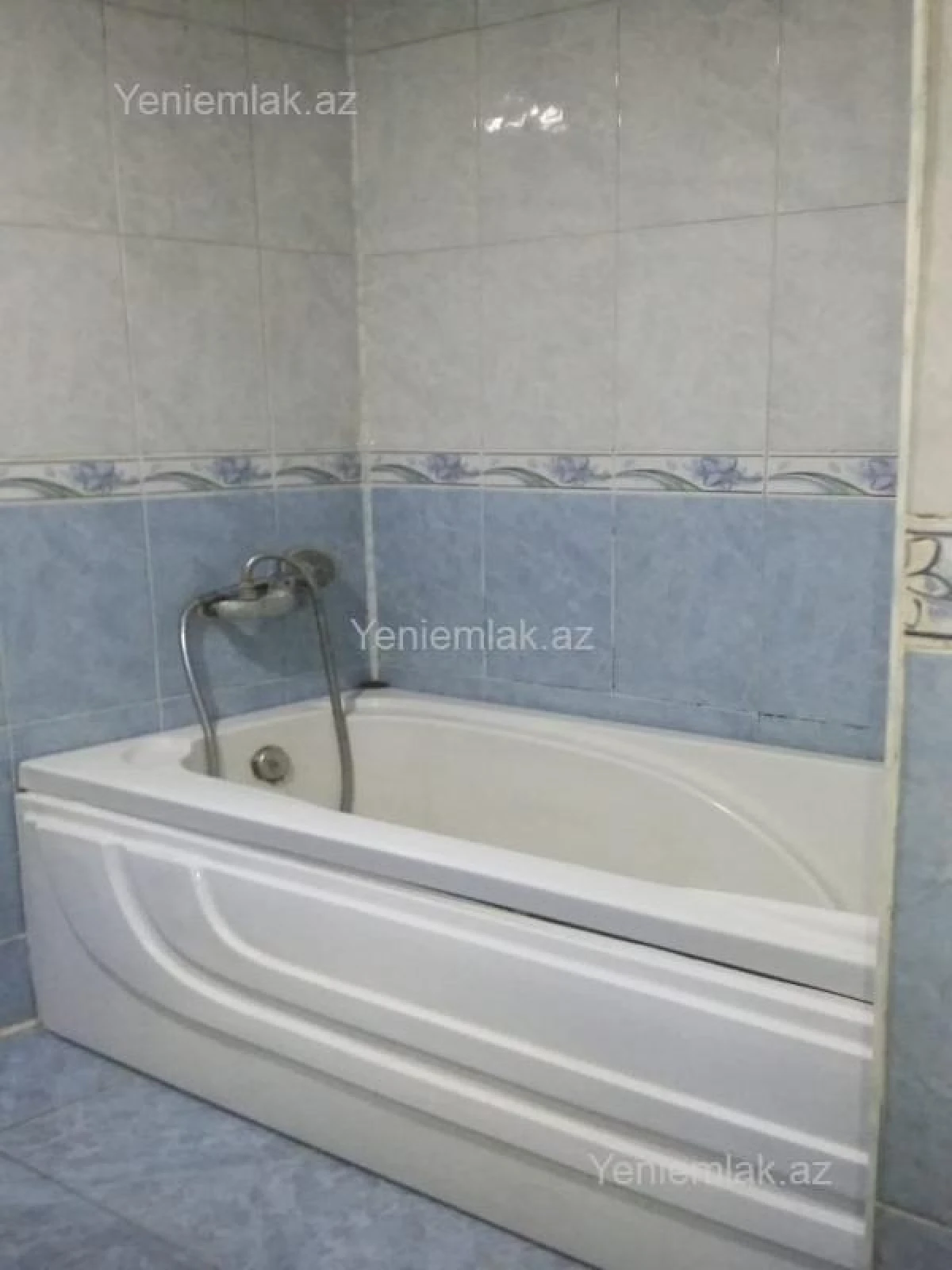 Satılır 2 otaqlı köhnə tikili 64 m²
