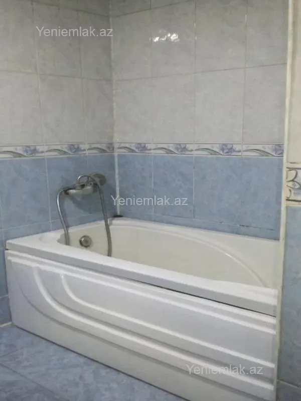 Satılır 2 otaqlı köhnə tikili 64 m²