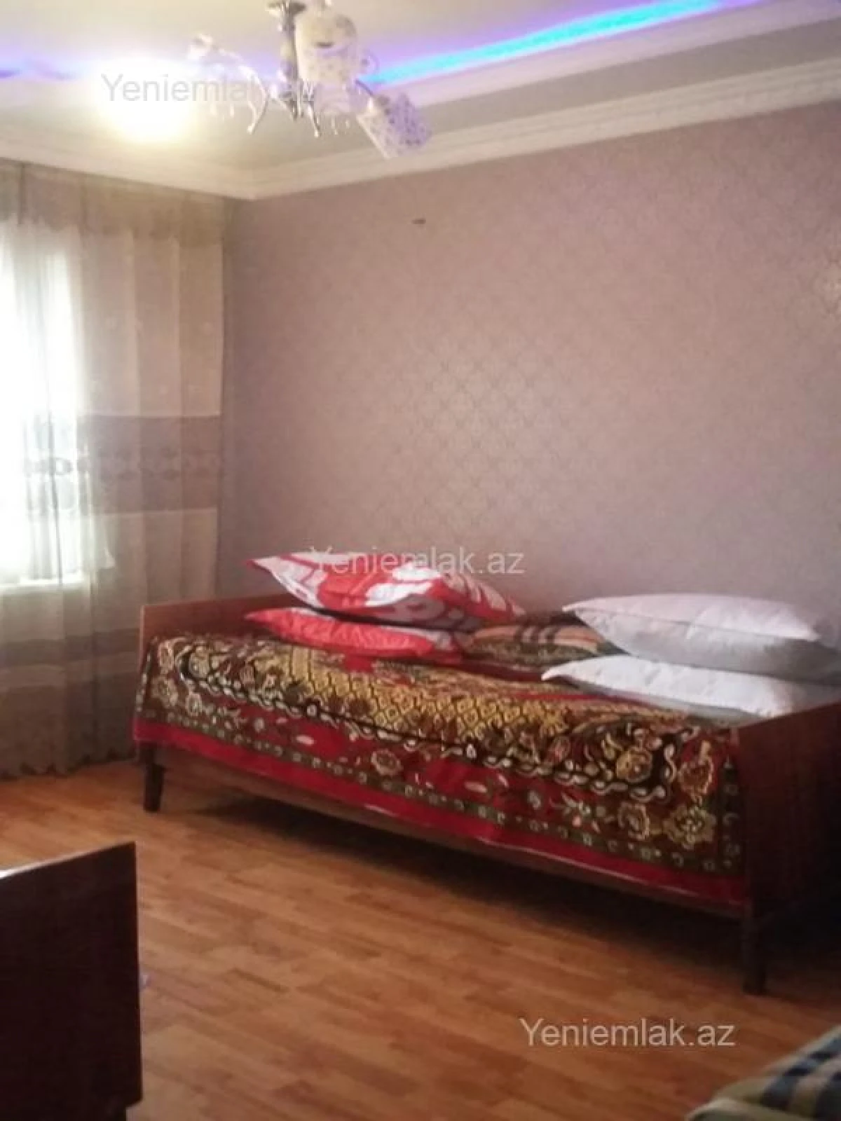 Satılır 2 otaqlı köhnə tikili 64 m²