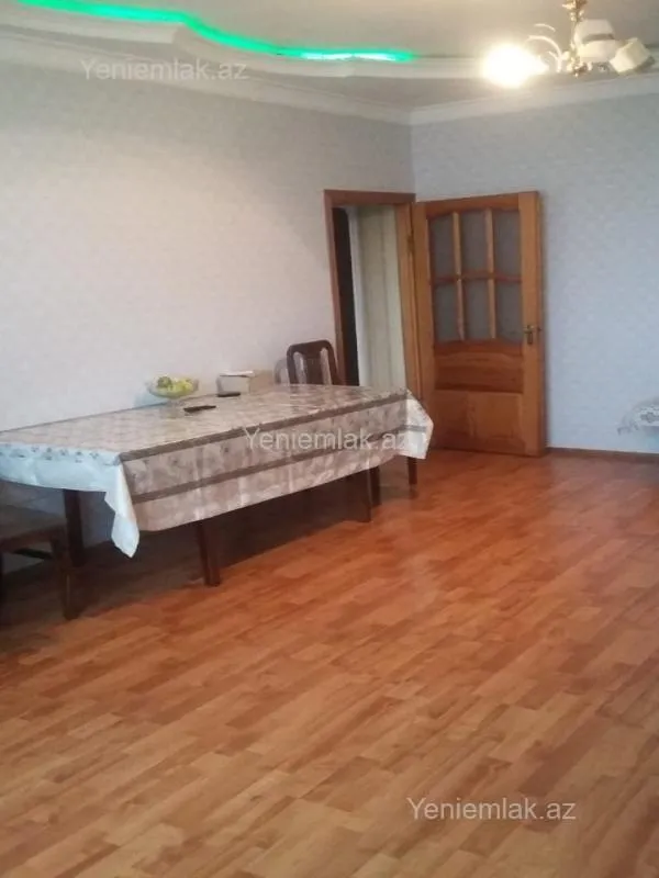 Satılır 2 otaqlı köhnə tikili 64 m²