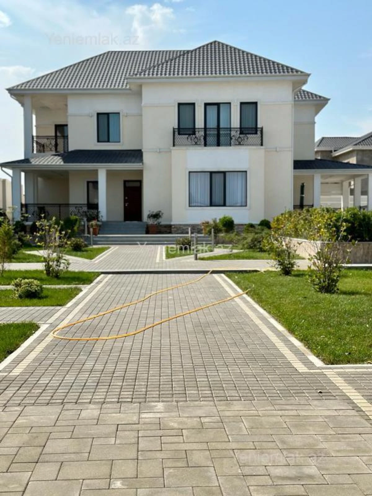 Satılır 6 otaqlı həyət evi 350 m²