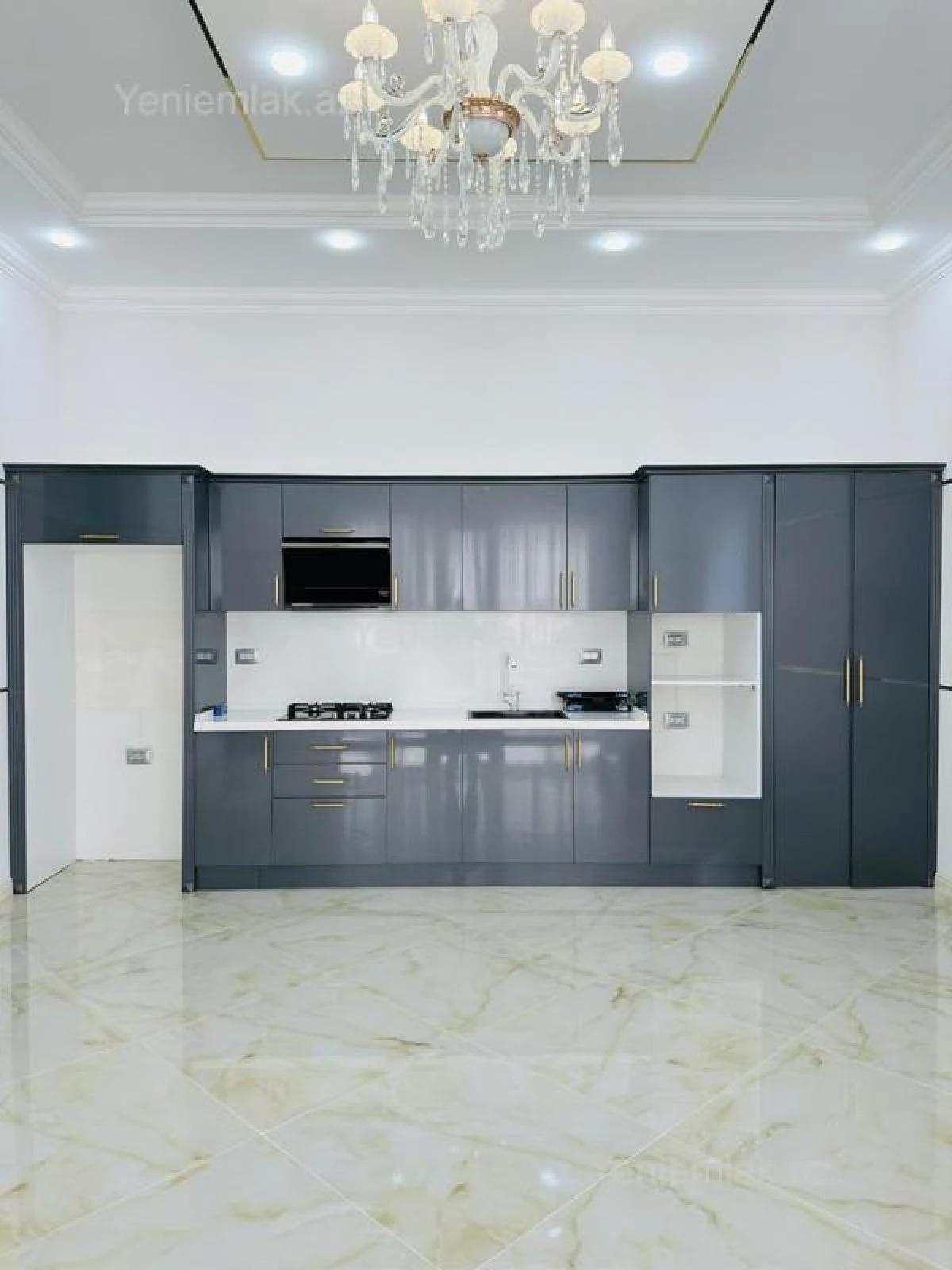Satılır 6 otaqlı həyət evi 350 m²