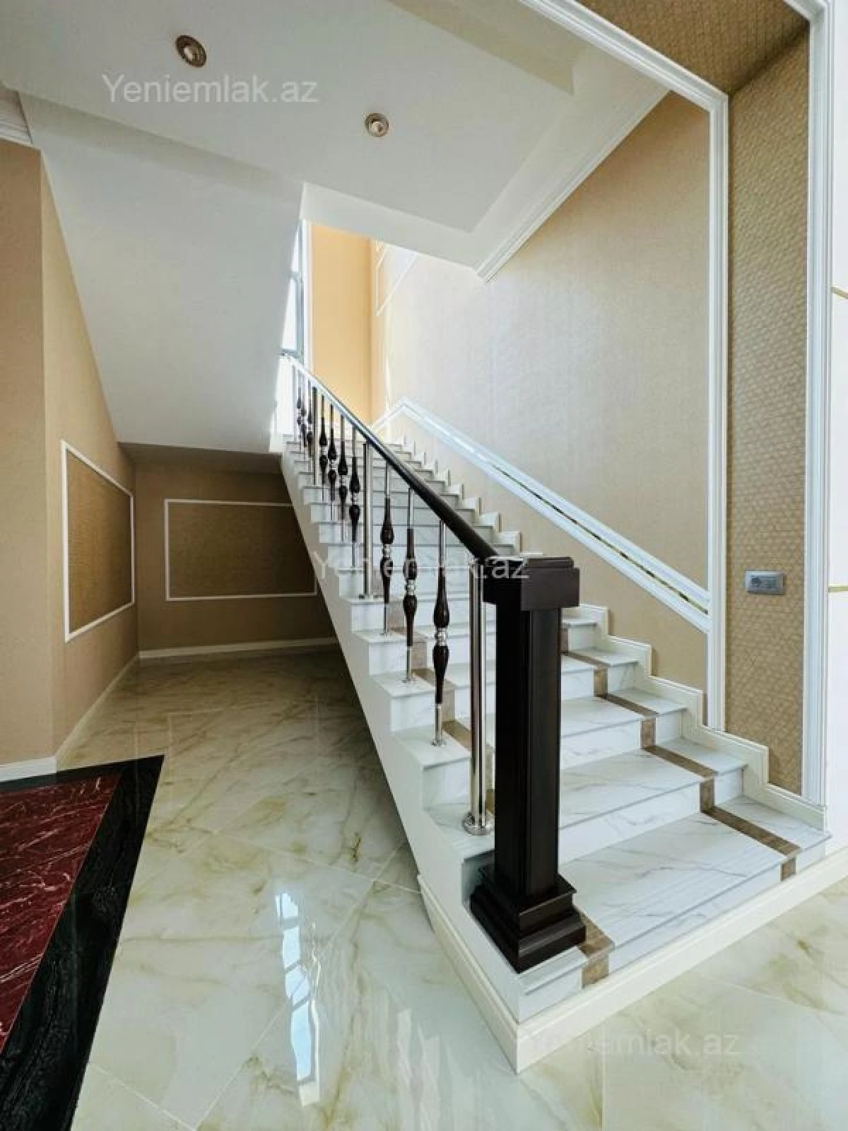 Satılır 6 otaqlı həyət evi 350 m²