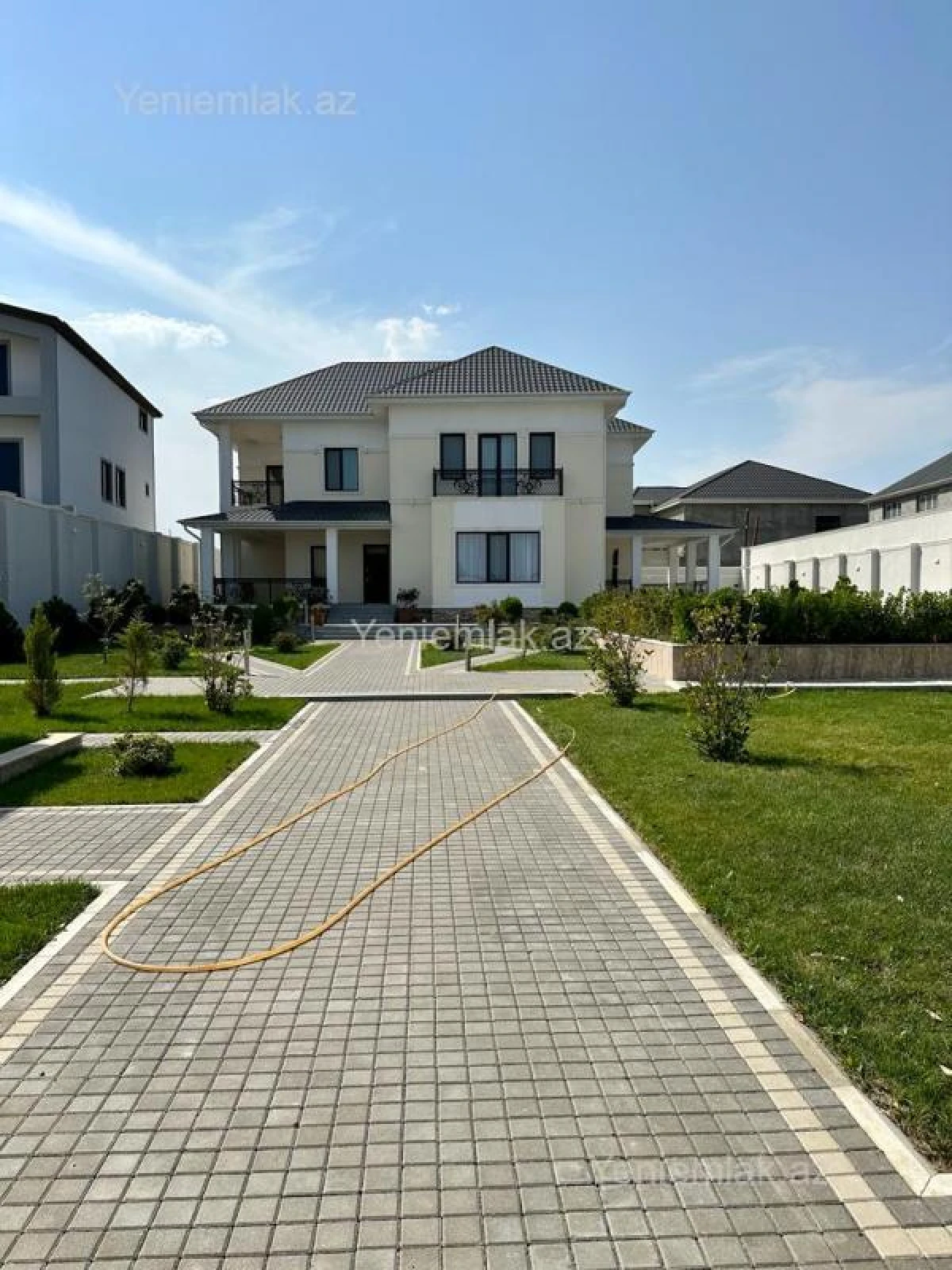 Satılır 6 otaqlı həyət evi 350 m²