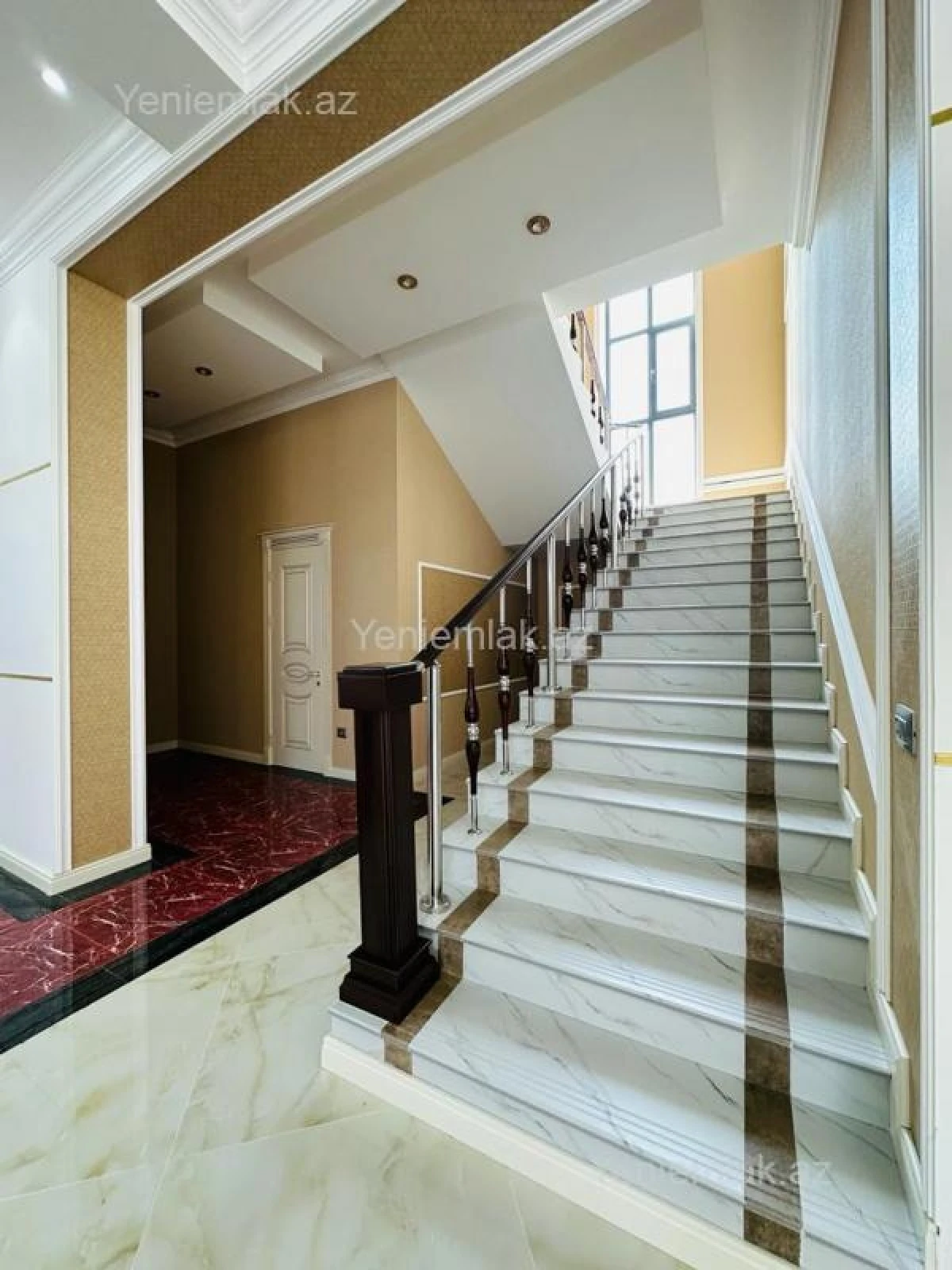 Satılır 6 otaqlı həyət evi 350 m²