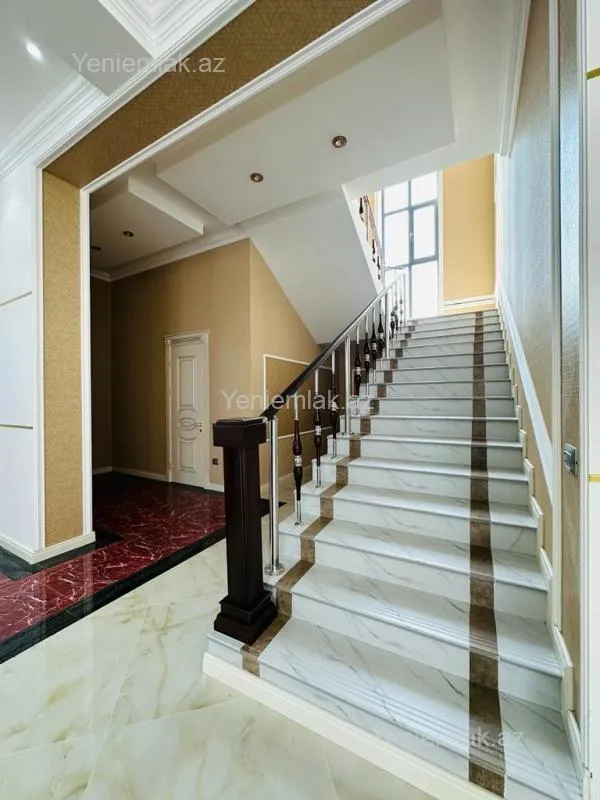 Satılır 6 otaqlı həyət evi 350 m²