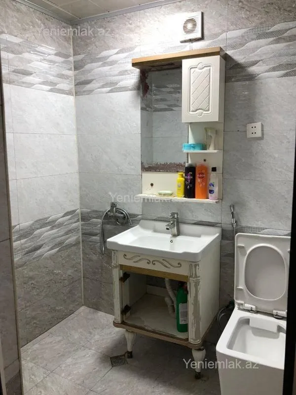 Satılır 3 otaqlı köhnə tikili 100 m²